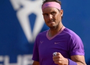 开云体育-惊险获胜！巴塞罗那劫镖普利茅夫，险胜保持胜利