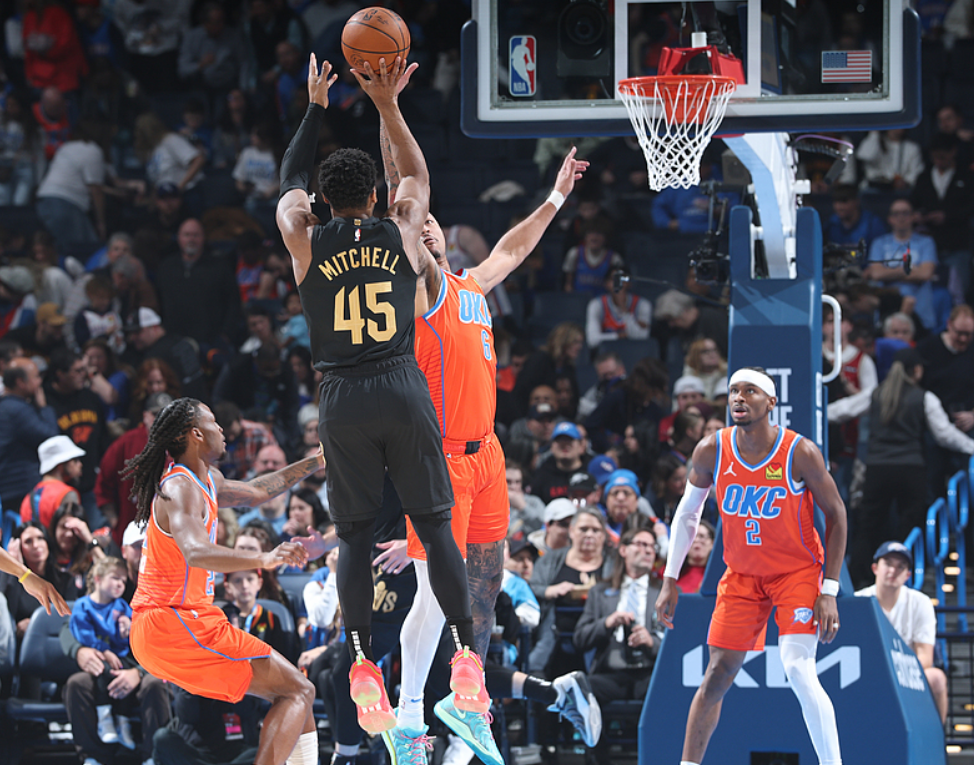 雷霆完胜猛龙，米切尔三分雨点燃全场