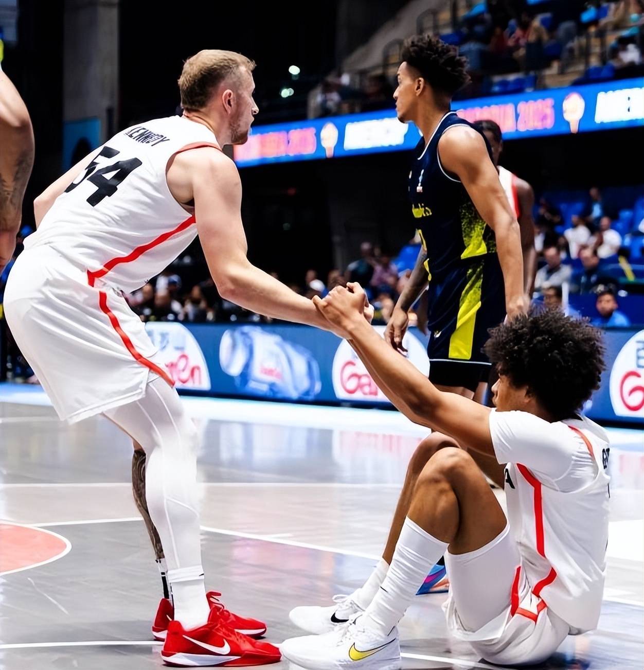 巴西男篮强势希腊男篮，瓦兰丘纳斯爆发神勇的简单介绍