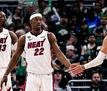 雄鹿B队爆冷热火，欧文完成帽子戏法