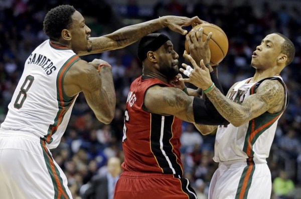 意大利男篮绝地反击热火B队，萨姆·米切尔关键制胜的简单介绍