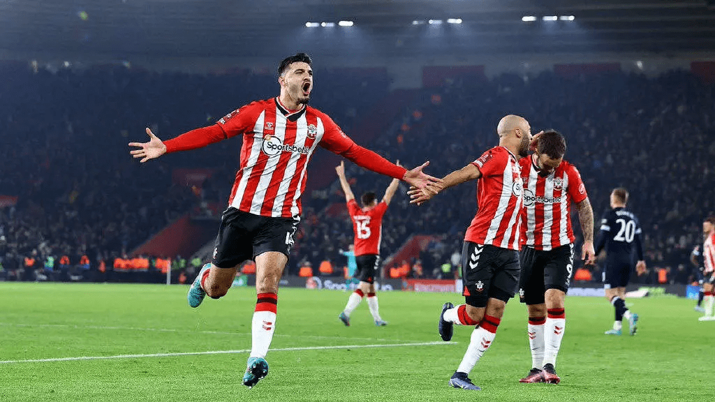 纽卡斯尔主场大捷，提升排名