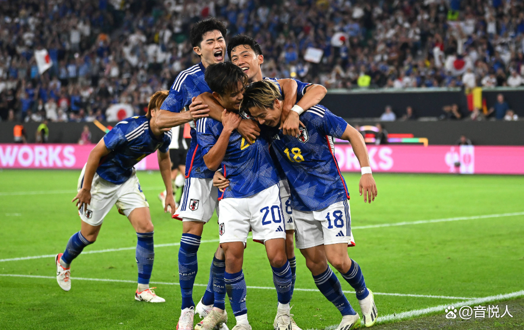 情绪激动!球迷尖叫声震耳欲聋的简单介绍 情绪激动!球迷尖叫声震耳欲聋的简单介绍