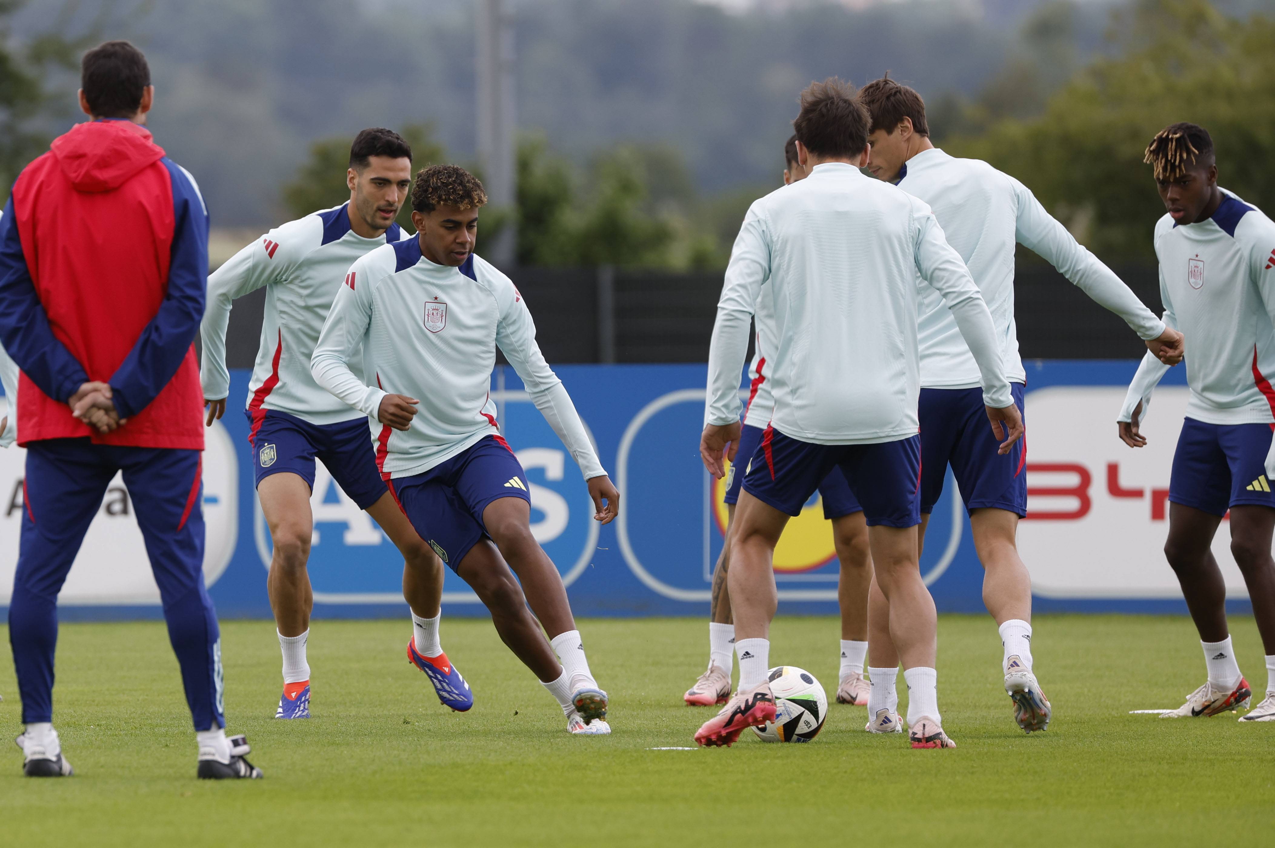 西班牙足球联赛实力对抗角逐！的简单介绍