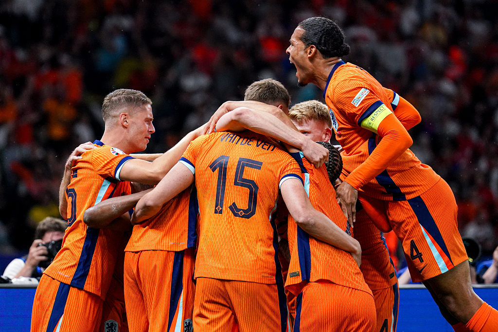 荷兰队在客场2-1战胜波黑队的简单介绍 荷兰队在客场2-1战胜波黑队的简单介绍