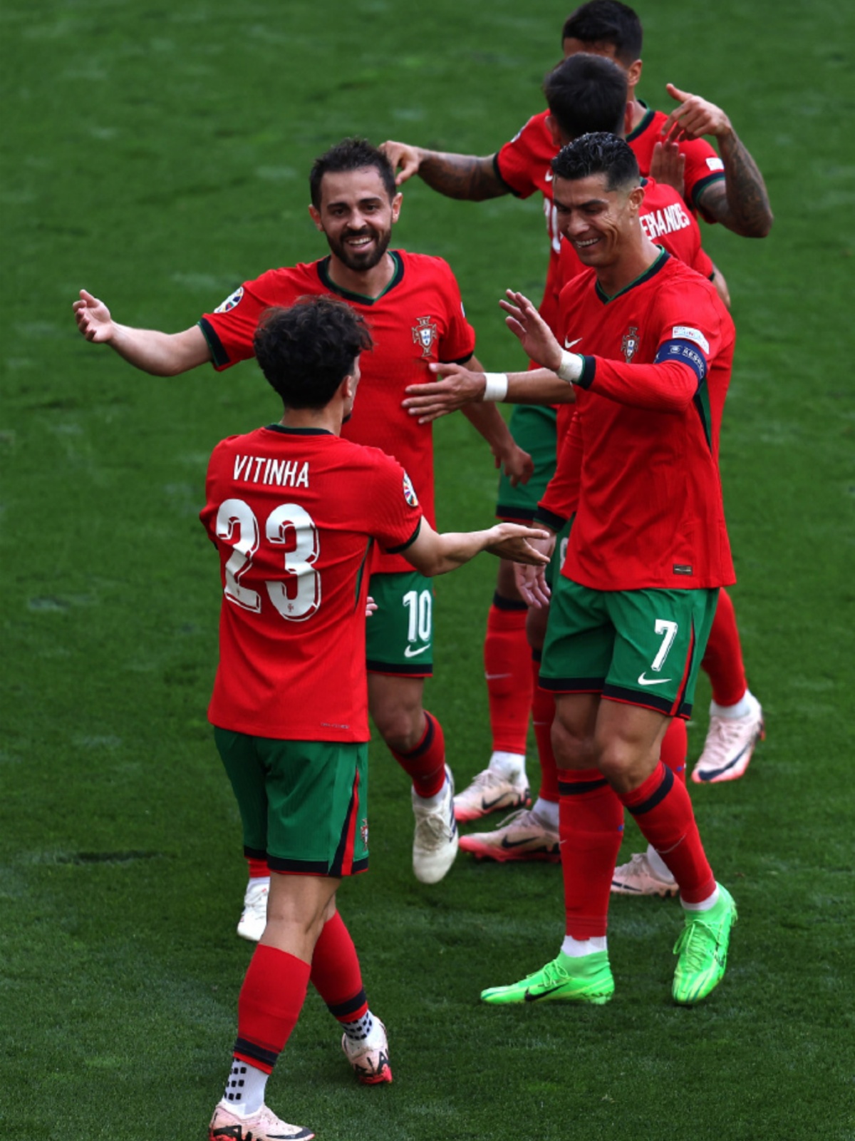 关于葡萄牙队长出战：欧洲杯预选赛比赛精彩的信息