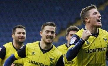 包含莱切斯特客场遭遇惨败，重现低谷的词条