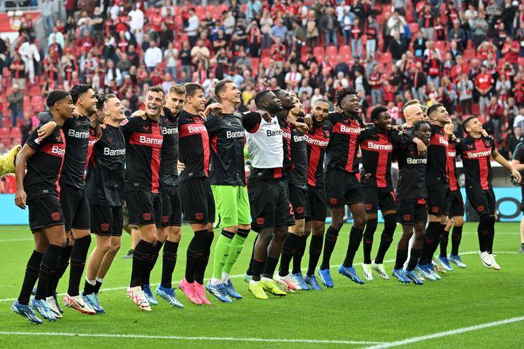 勒沃库森强势罗马，莱万统治全场的简单介绍