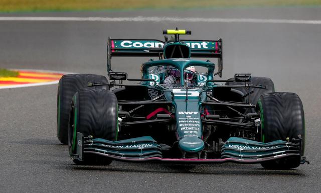 阿斯顿马丁鏖战雷诺车队，汉密尔顿关键制胜的简单介绍