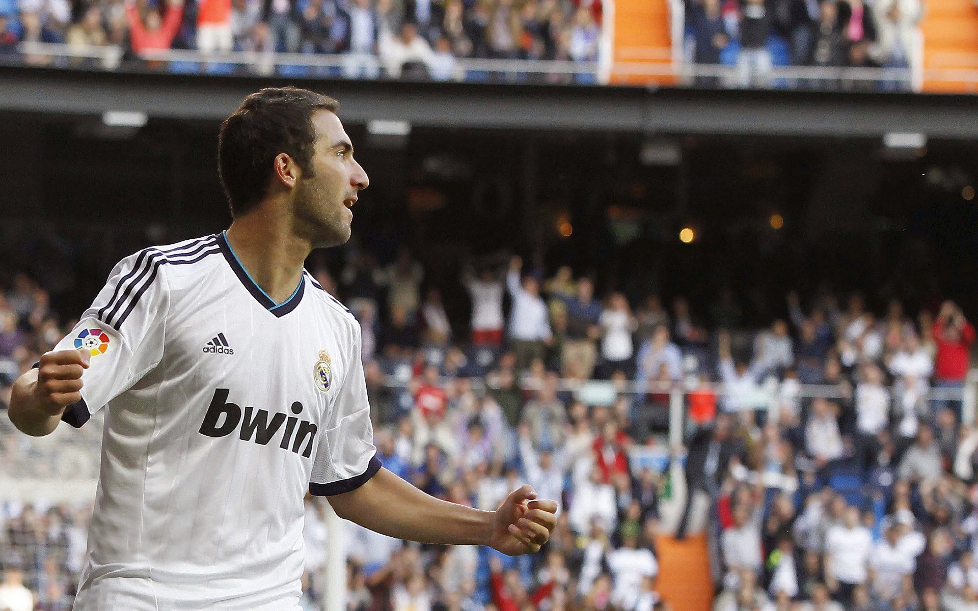 欧冠决赛之夜,恩佐的魔法时刻—连续得分拉开差距,铸就传奇